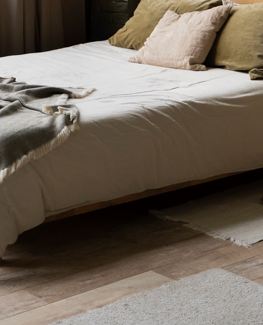 Homepage-MoNice-furniture-slider,-wooden-bed-base,-buy-now_0002_bed-arrangements-still-life-(2)